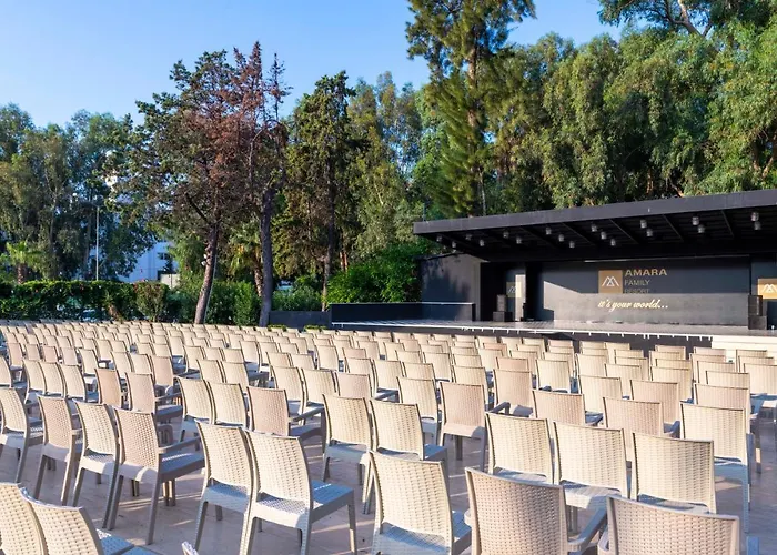 Rezort Amara Family Side