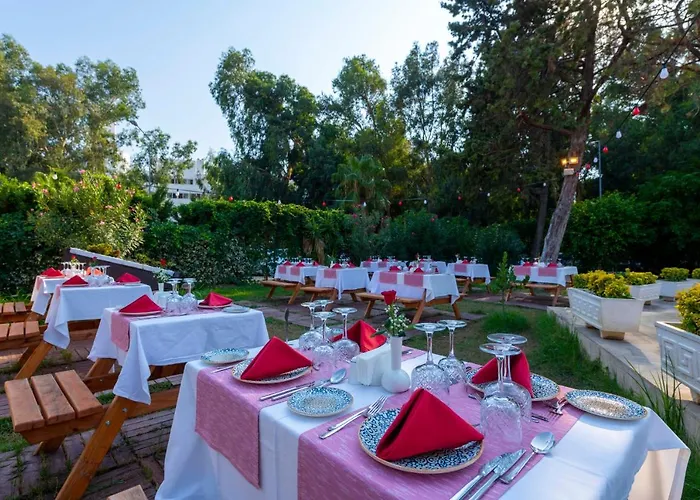 Amara Family 5* Side