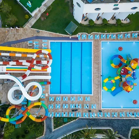 Курортний комплекс Amara Family