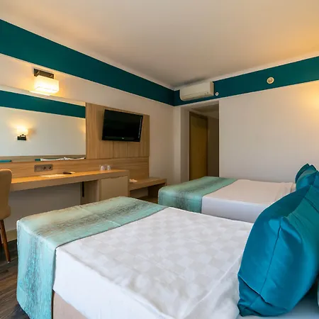 Resort Amara Family Side