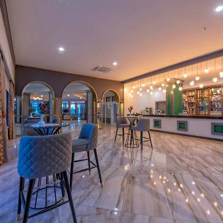 Amara Family Сіде