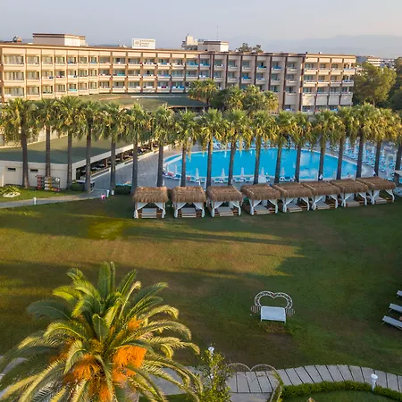 Курортний комплекс Amara Family