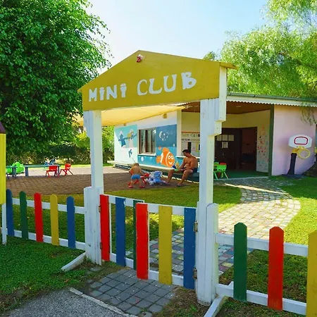 Amara Family Сіде