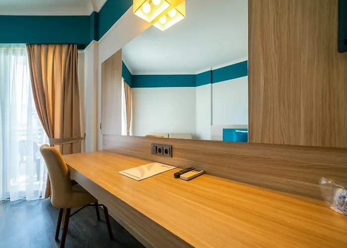 Amara Family 5* Side