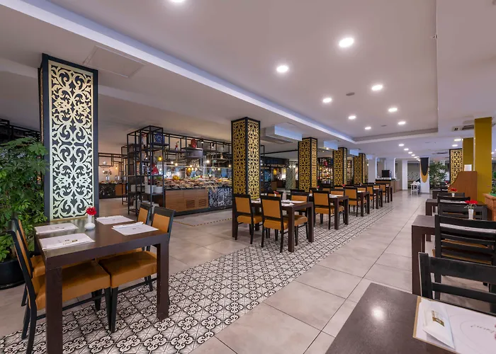 Resort Amara Family Side