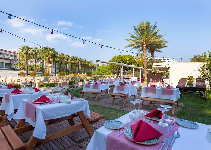 Amara Family 5* Side