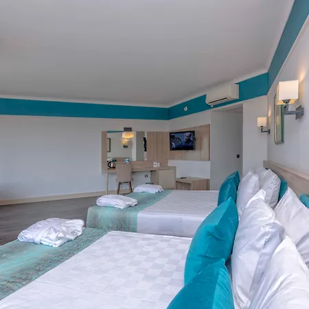 Rezort Amara Family Side