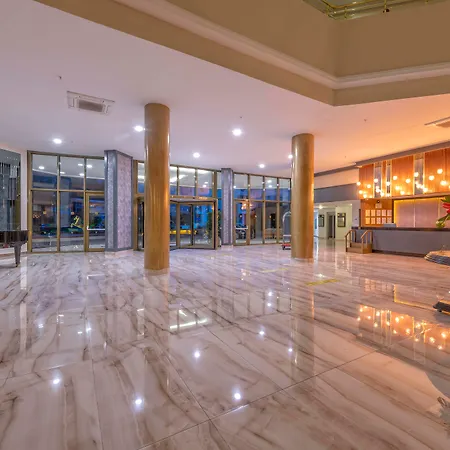 منتجع Amara Family 5*